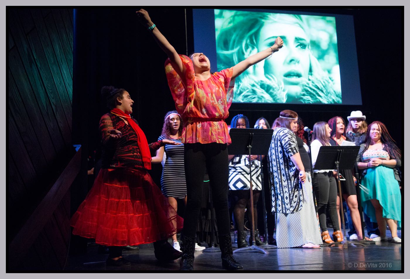 Students perform at Extravaganza 2016